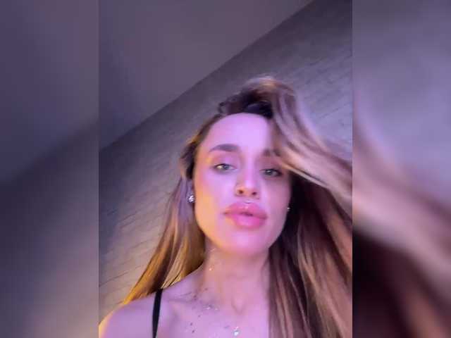 Enchantix's BongaCams show and profile