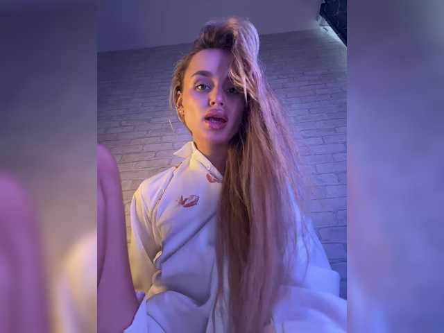 Enchantix's BongaCams show and profile