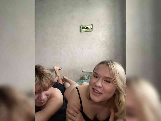 TaffyTwins webcam