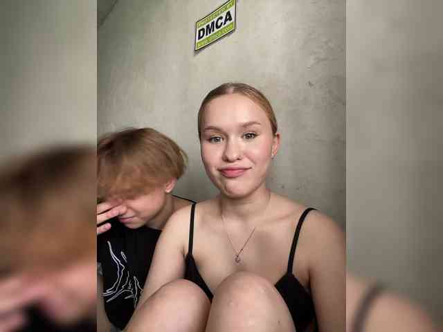 TaffyTwins webcam