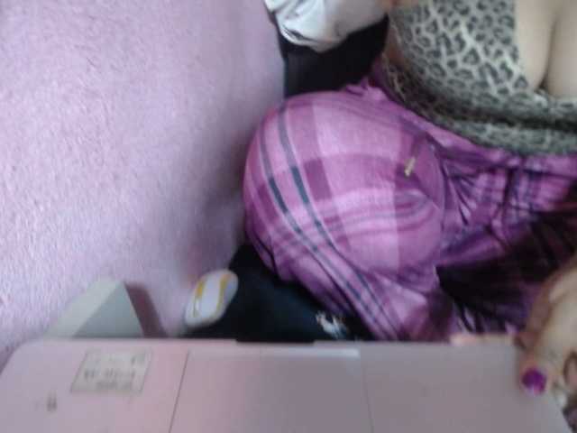 jenniella webcam bongacams model stream image