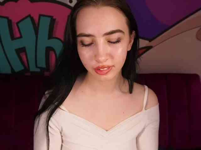 WildKittenX webcam