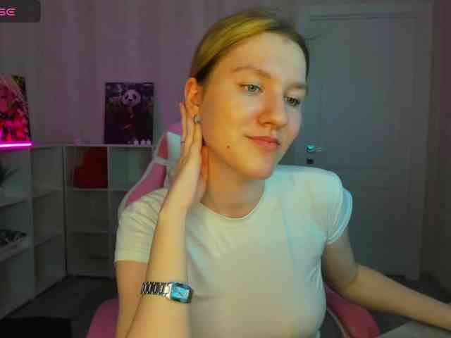 Mariel-Brown webcam