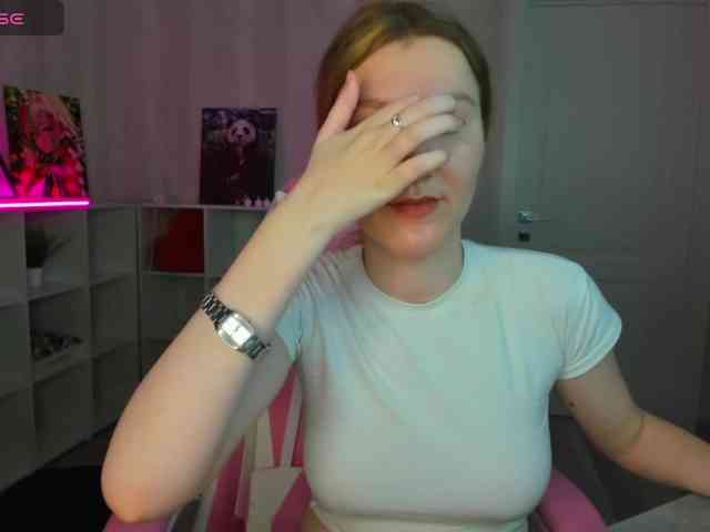 Mariel-Brown webcam