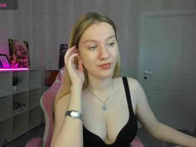 Mariel-Brown webcam
