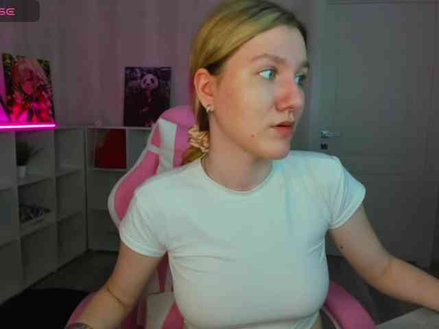Mariel-Brown webcam