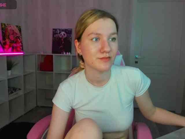 Mariel-Brown webcam