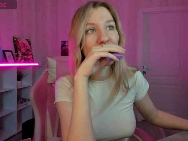 Mariel-Brown webcam