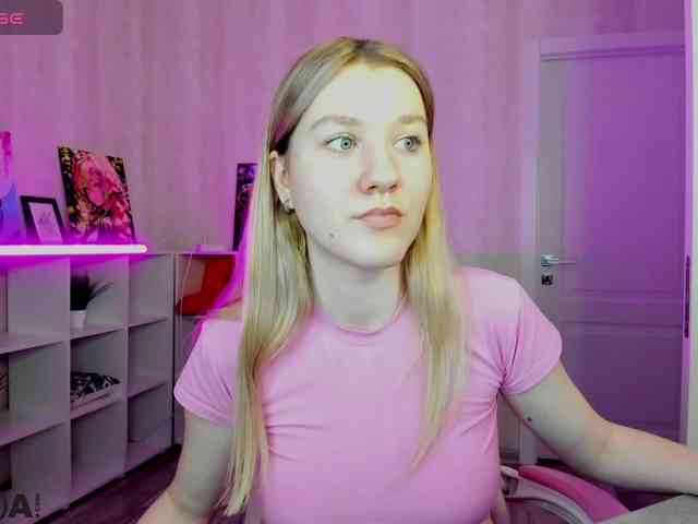 Mariel-Brown webcam