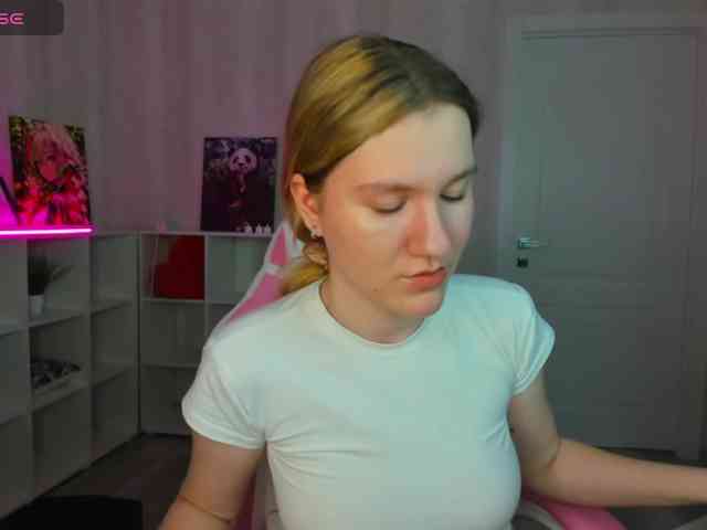 Mariel-Brown webcam