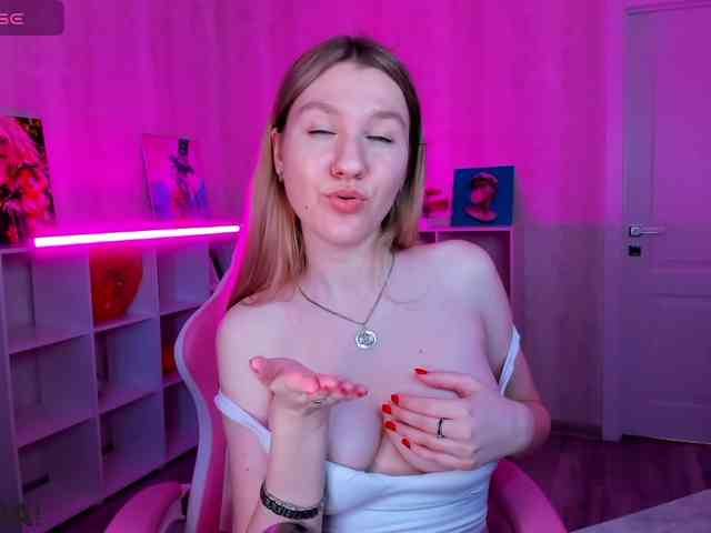 Mariel-Brown webcam