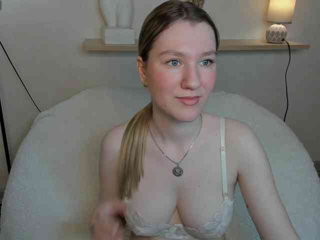 Mariel-Brown webcam