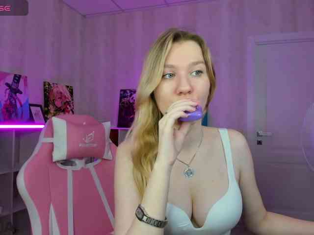 Mariel-Brown webcam
