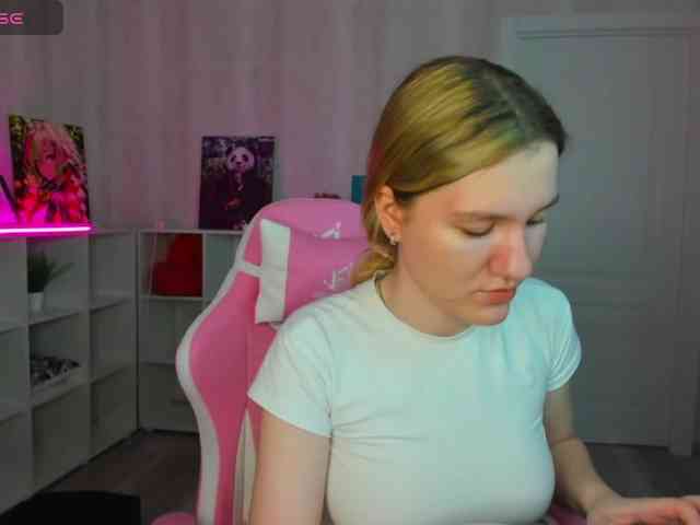 Mariel-Brown webcam