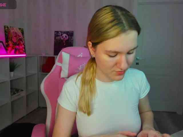 Mariel-Brown webcam