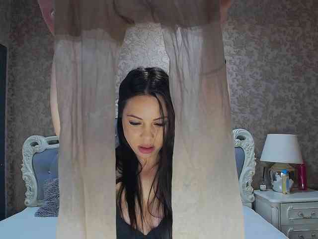 EllaRaven webcam