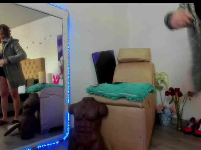 SheraMilf webcam