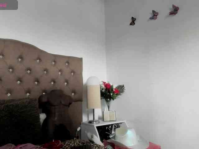 SheraMilf webcam