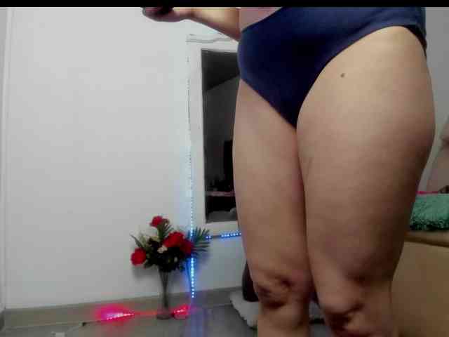SheraMilf webcam