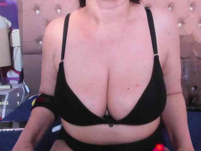 SheraMilf webcam