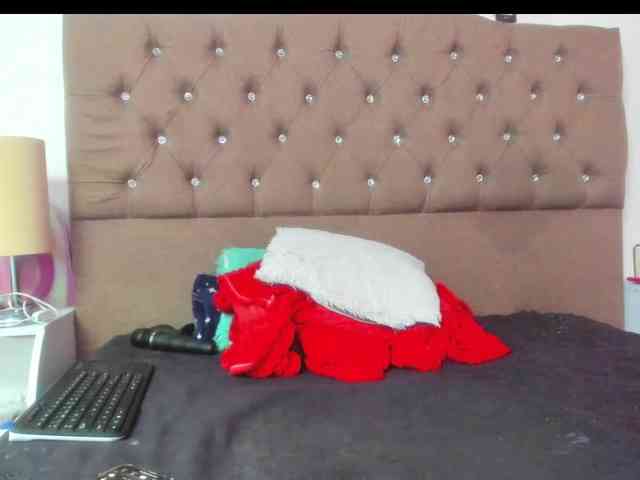 SheraMilf webcam