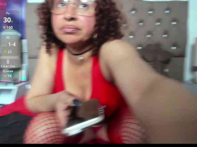 SheraMilf webcam