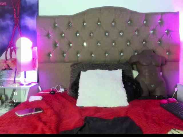 SheraMilf webcam