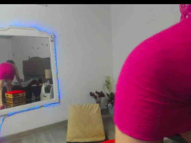 SheraMilf webcam
