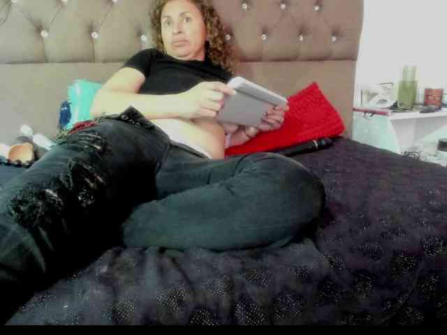 SheraMilf webcam