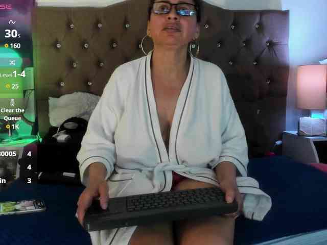 SheraMilf webcam