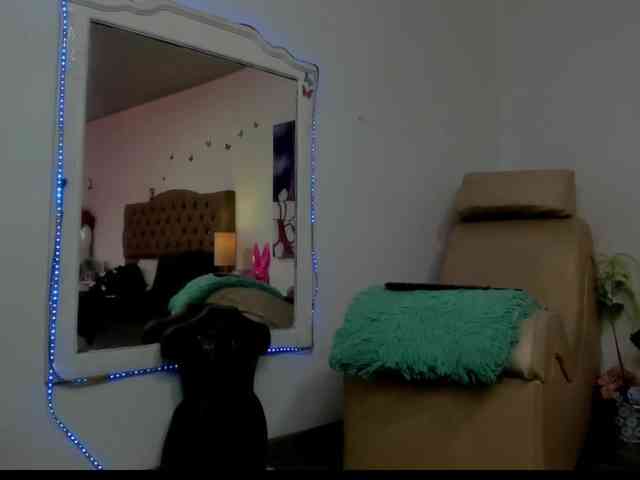 SheraMilf webcam