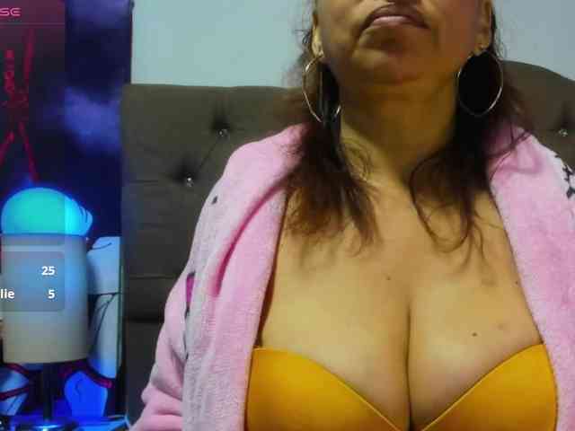 SheraMilf webcam