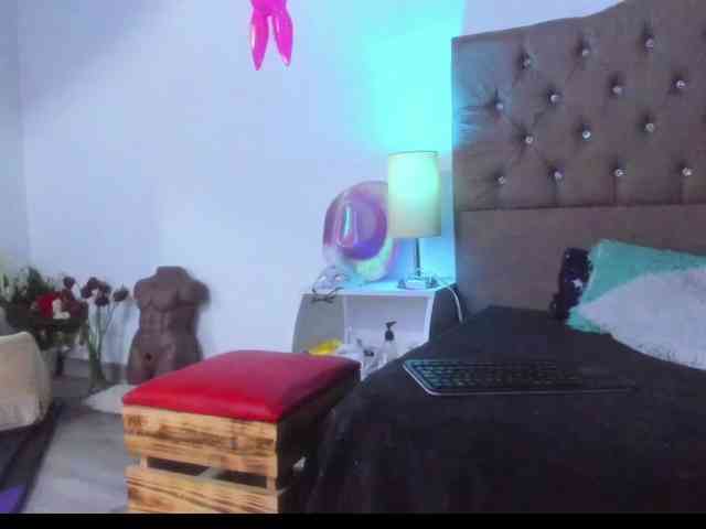 SheraMilf webcam
