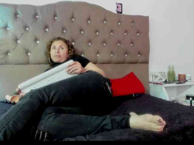 SheraMilf webcam