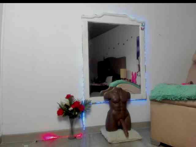 SheraMilf webcam