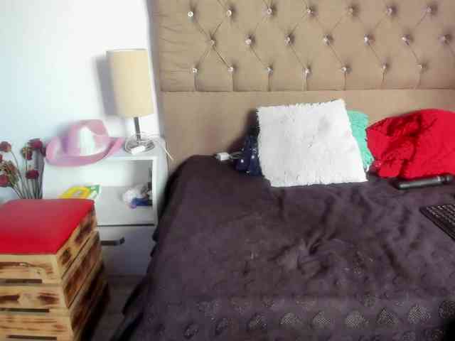 SheraMilf webcam