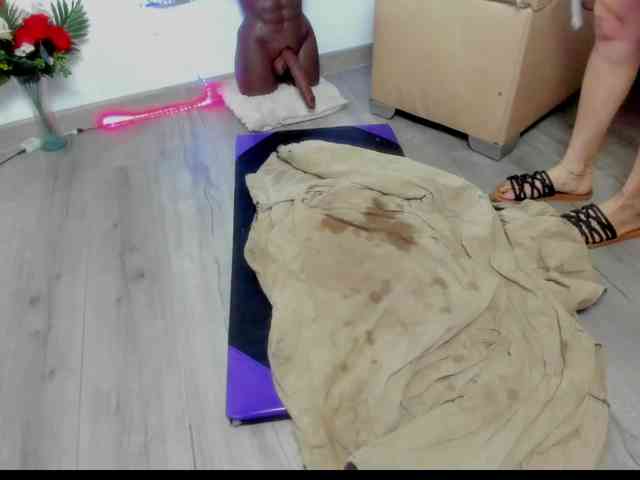 SheraMilf webcam