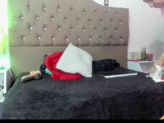 SheraMilf webcam
