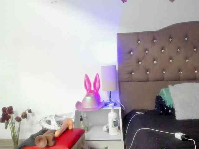 SheraMilf webcam