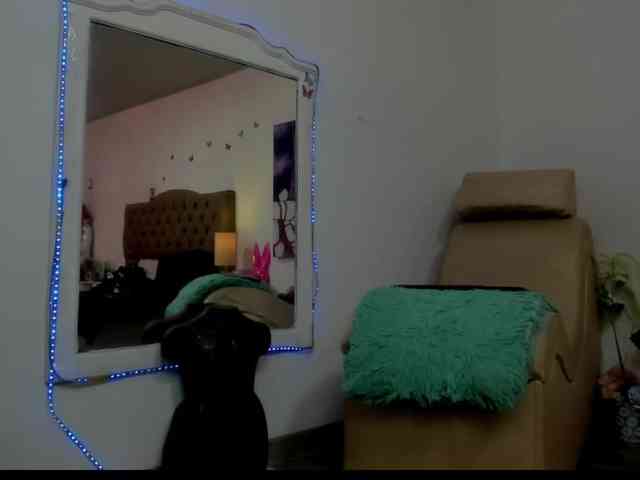 SheraMilf webcam