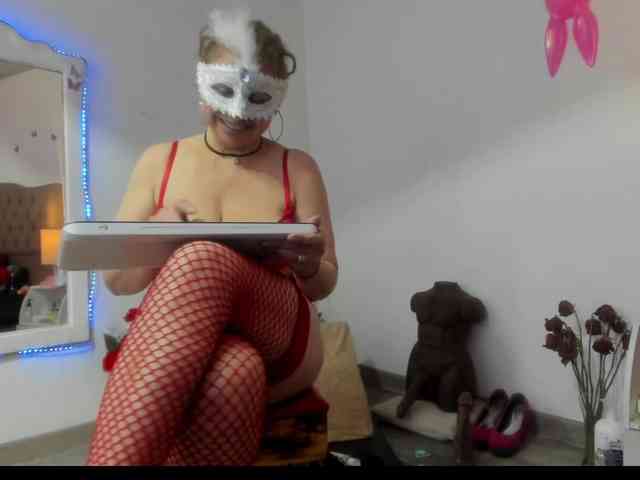 SheraMilf webcam
