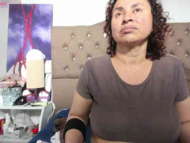 SheraMilf webcam