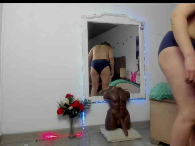 SheraMilf webcam