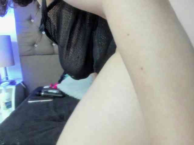SheraMilf webcam