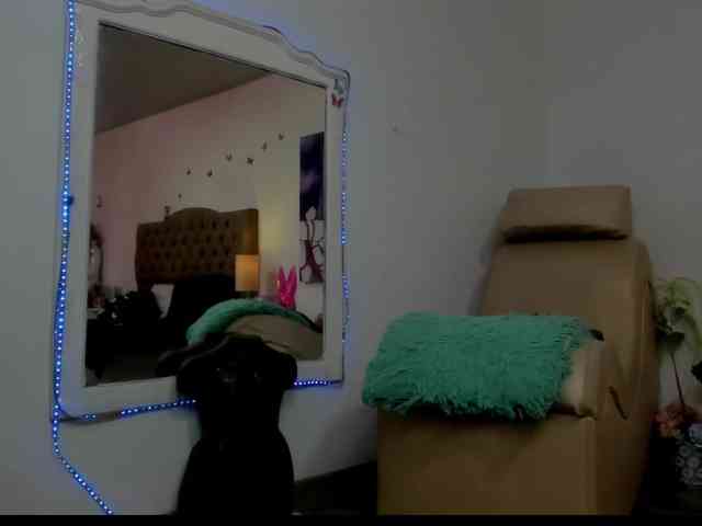 SheraMilf webcam