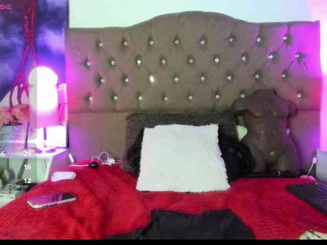 SheraMilf webcam