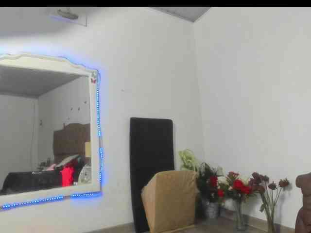 SheraMilf webcam