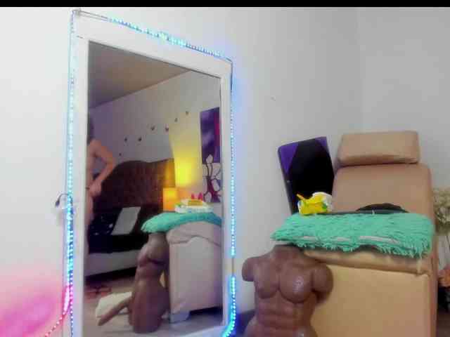 SheraMilf webcam