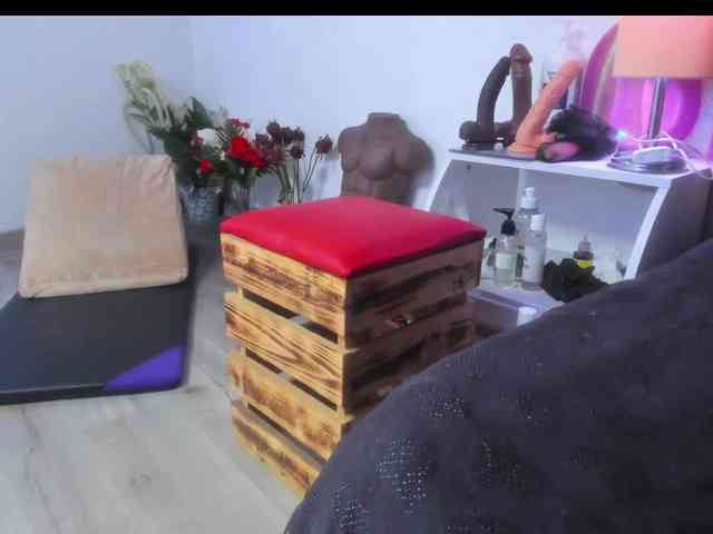 SheraMilf webcam