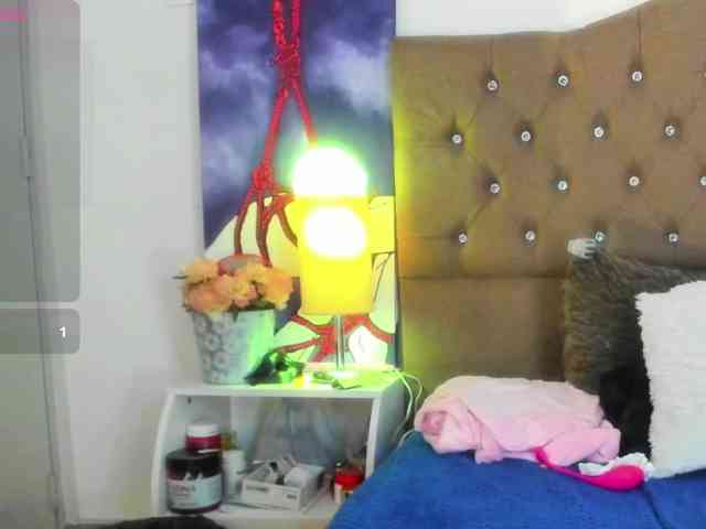 SheraMilf webcam